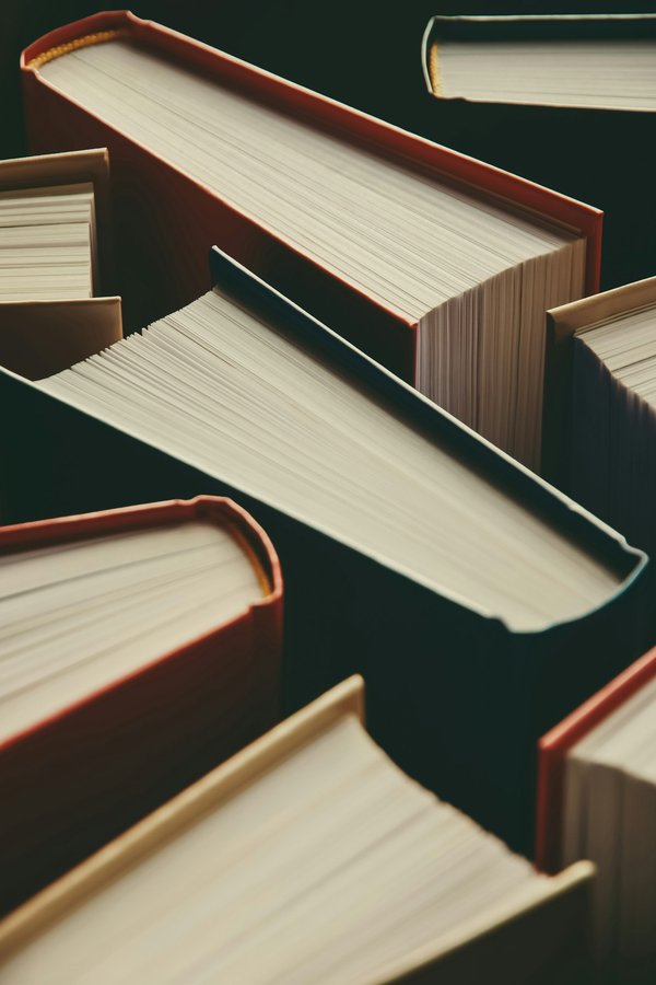 Quels sont les secrets pour organiser une soirée de lecture de poèmes romantiques?